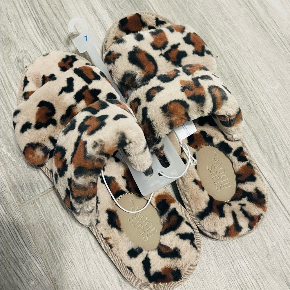 Stars Above Women's Royal Leopard Slide Slippers -Brown NWOT. never worn.